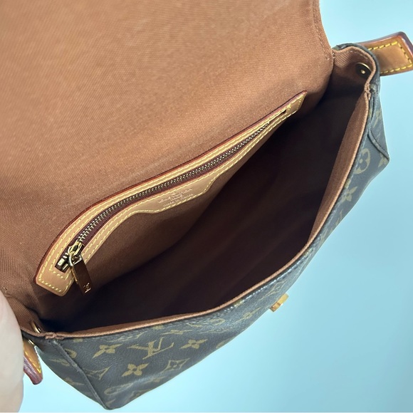 Louis Vuitton Mini Looping - Picture 8 of 14